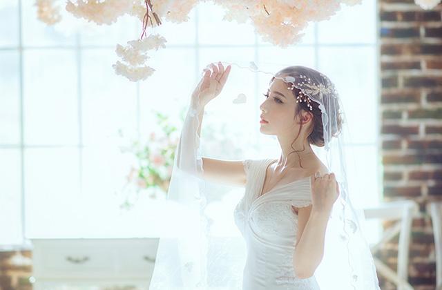 女性(綺・ドレス)