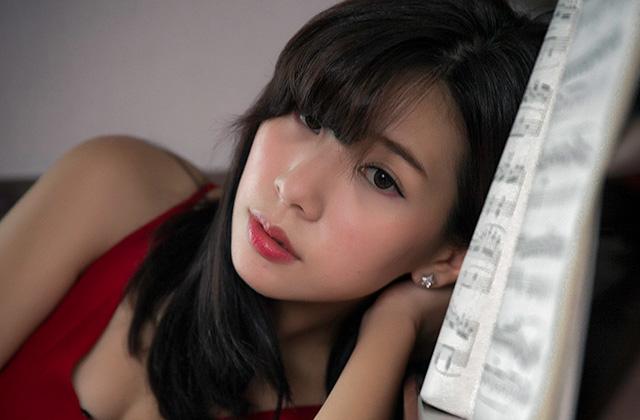 女性(暗・横・ピアノ譜面)