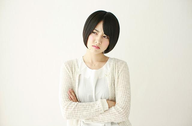 女性(怒1・腕組み)