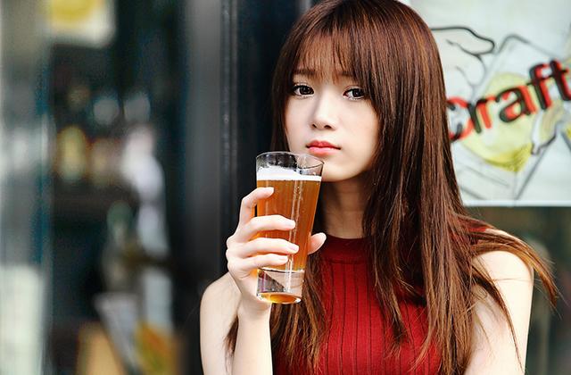 女性