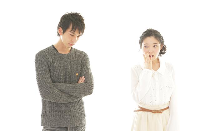 男女(女性驚き・男性悩み)